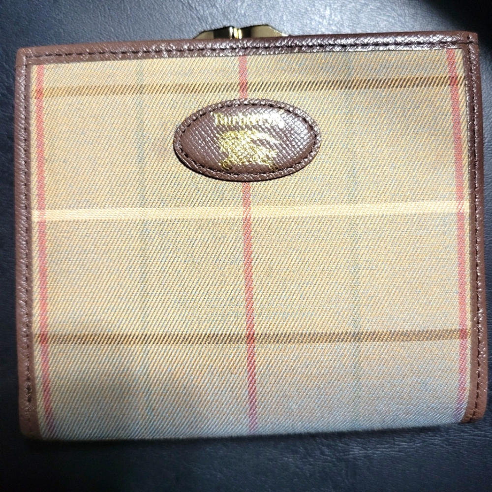 Burberry Horizontal Gusset snap coin wallet. Comes with COA